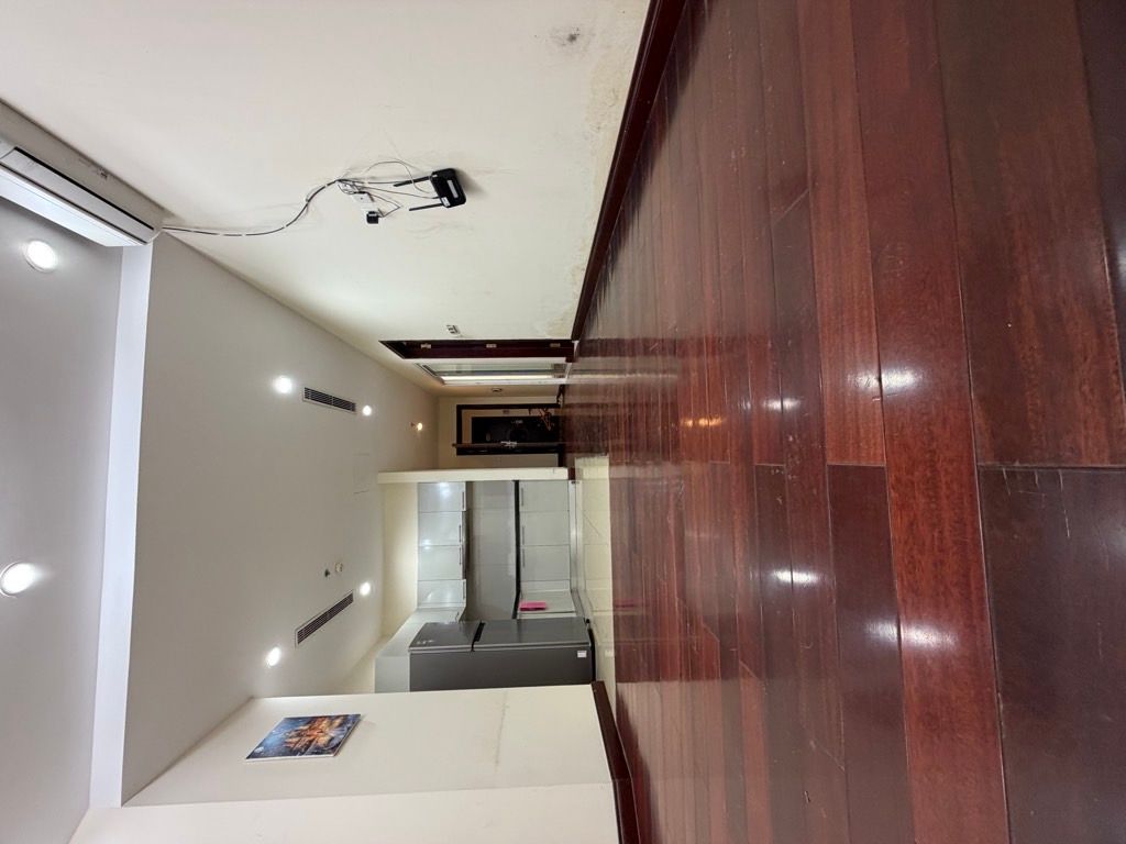 Bán nhà Nguyễn Trãi - diện tích 103m2 1 tầng - Chung cư Royal City - giá 14,2 tỷ