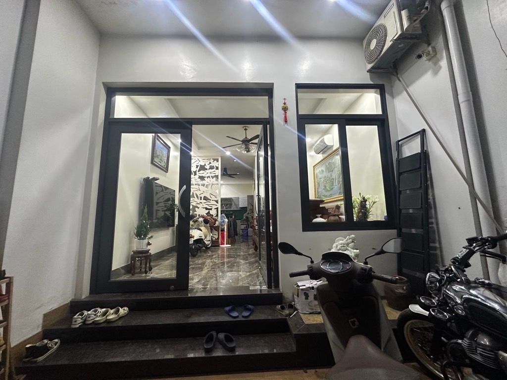 Bán nhà Hoàng Văn Thái - diện tích 66.7m2 4 tầng - Ô tô tránh - giá 21,5 tỷ