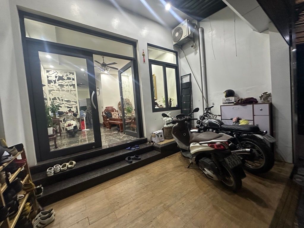 Bán nhà Hoàng Văn Thái - diện tích 66.7m2 4 tầng - Ô tô tránh - giá 21,5 tỷ