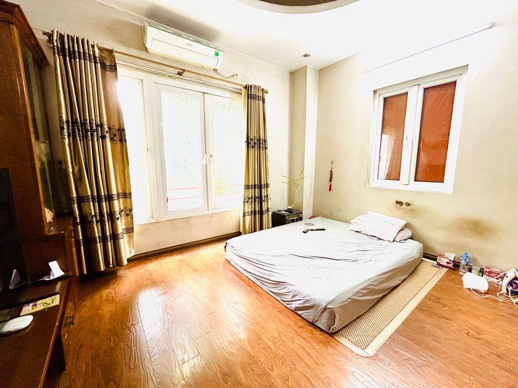 Bán nhà Pháo Đài Láng - diện tích 52.3m2 5 tầng - Nhà dân xây chắc chắn - giá 17,5 tỷ