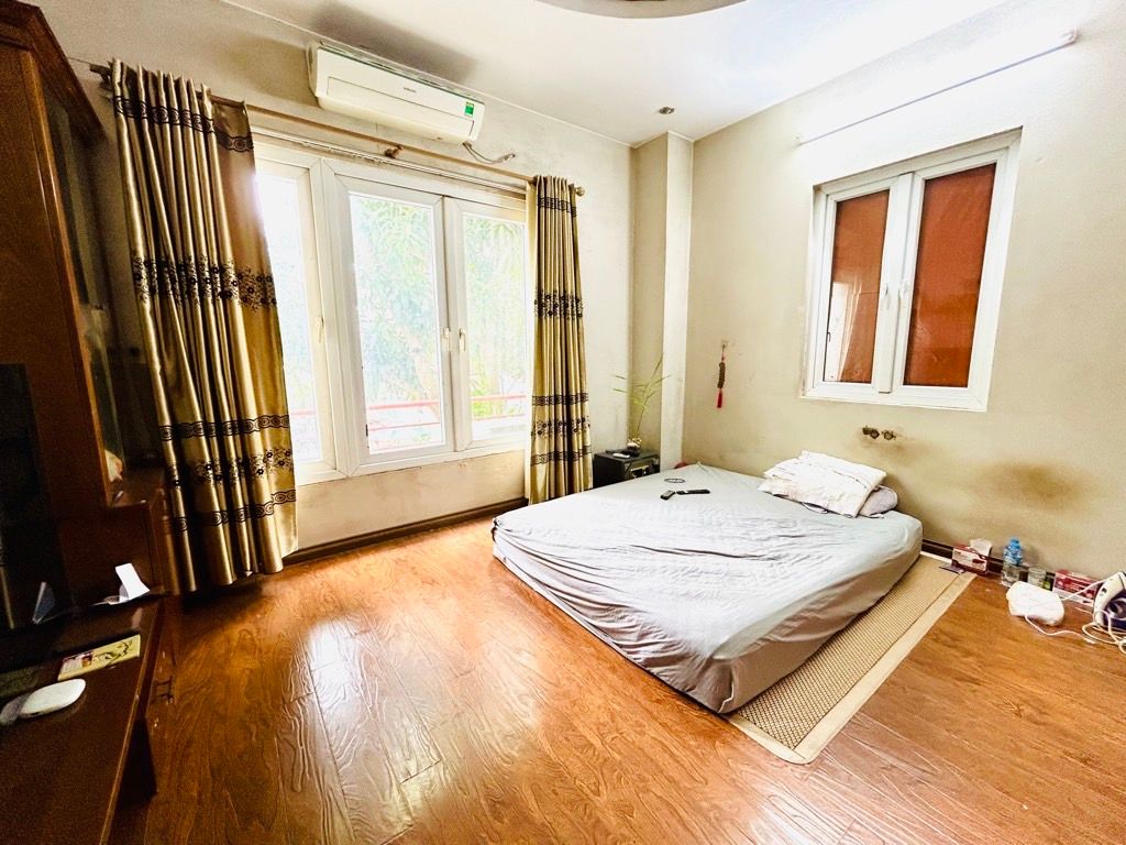 Bán nhà Pháo Đài Láng - diện tích 52.3m2 5 tầng - Nhà dân xây chắc chắn - giá 17,5 tỷ