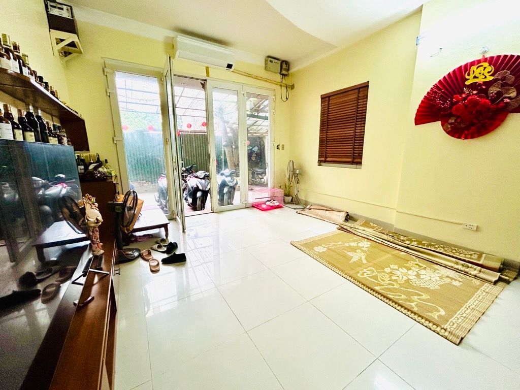 Bán nhà Pháo Đài Láng - diện tích 52.3m2 5 tầng - Nhà dân xây chắc chắn - giá 17,5 tỷ