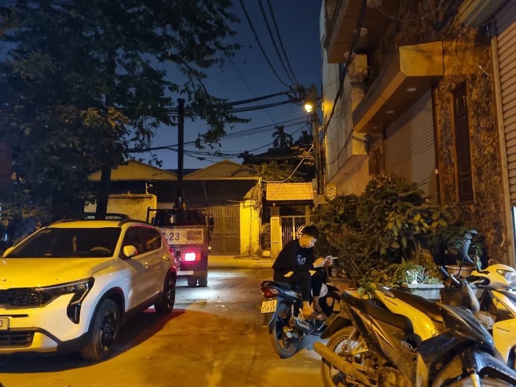 Bán nhà Thúy Lĩnh - diện tích 40m2 3 tầng - Ô tô tránh - giá 6,8 tỷ