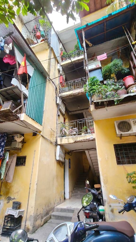 Bán nhà Khương Đình - diện tích 68m2 1 tầng - Căn hộ tầng 3 view sân chơi - giá 4,6 tỷ