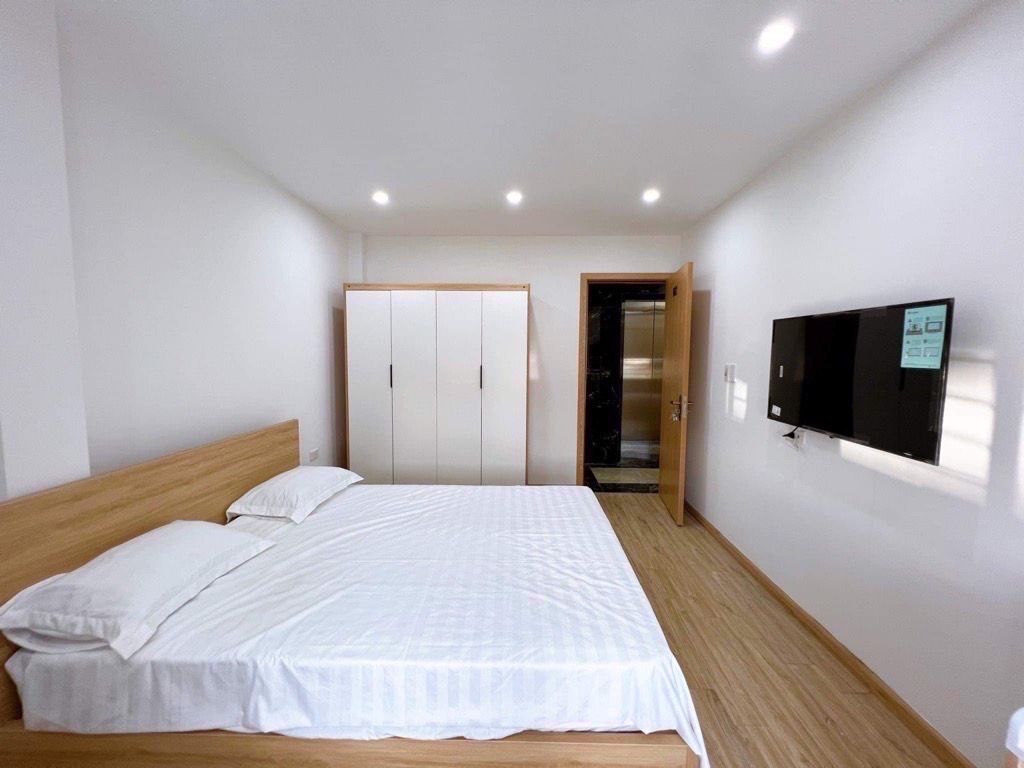 Bán nhà Khâm Thiên - diện tích 50.3m2 8 tầng - Lô góc thang máy - giá 17 tỷ