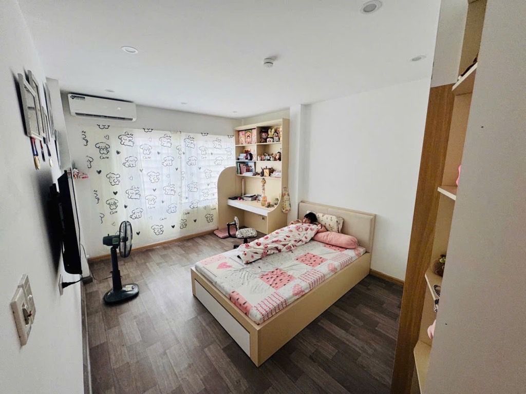 Bán nhà Khâm Thiên - diện tích 50.3m2 8 tầng - Lô góc thang máy - giá 17 tỷ