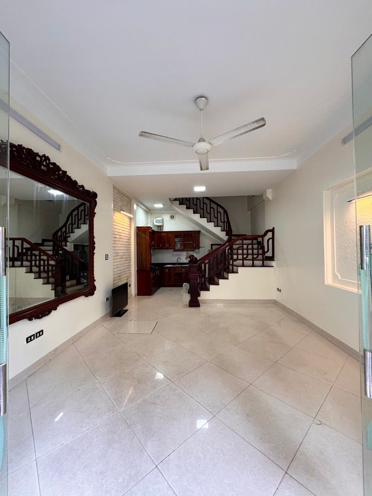 Bán nhà Láng - diện tích 40m2 5 tầng - Ô TÔ - GẦN PHỐ - LÔ GÓC - giá 14,4 tỷ