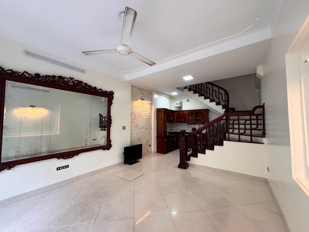 Bán nhà Láng - diện tích 40m2 5 tầng - Ô TÔ - GẦN PHỐ - LÔ GÓC - giá 14,4 tỷ