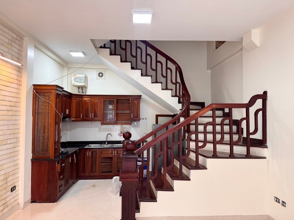 Bán nhà Láng - diện tích 40m2 5 tầng - Ô TÔ - GẦN PHỐ - LÔ GÓC - giá 14,4 tỷ