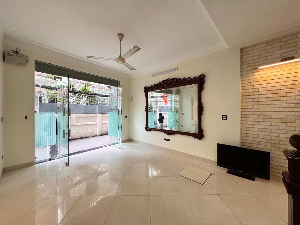 Bán nhà Láng - diện tích 40m2 5 tầng - Ô TÔ - GẦN PHỐ - LÔ GÓC - giá 14,4 tỷ