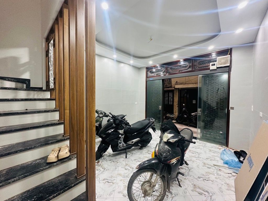 Bán nhà Đồng Nhân - diện tích 41m2 5 tầng - Ngõ thông - giá 14,5 tỷ