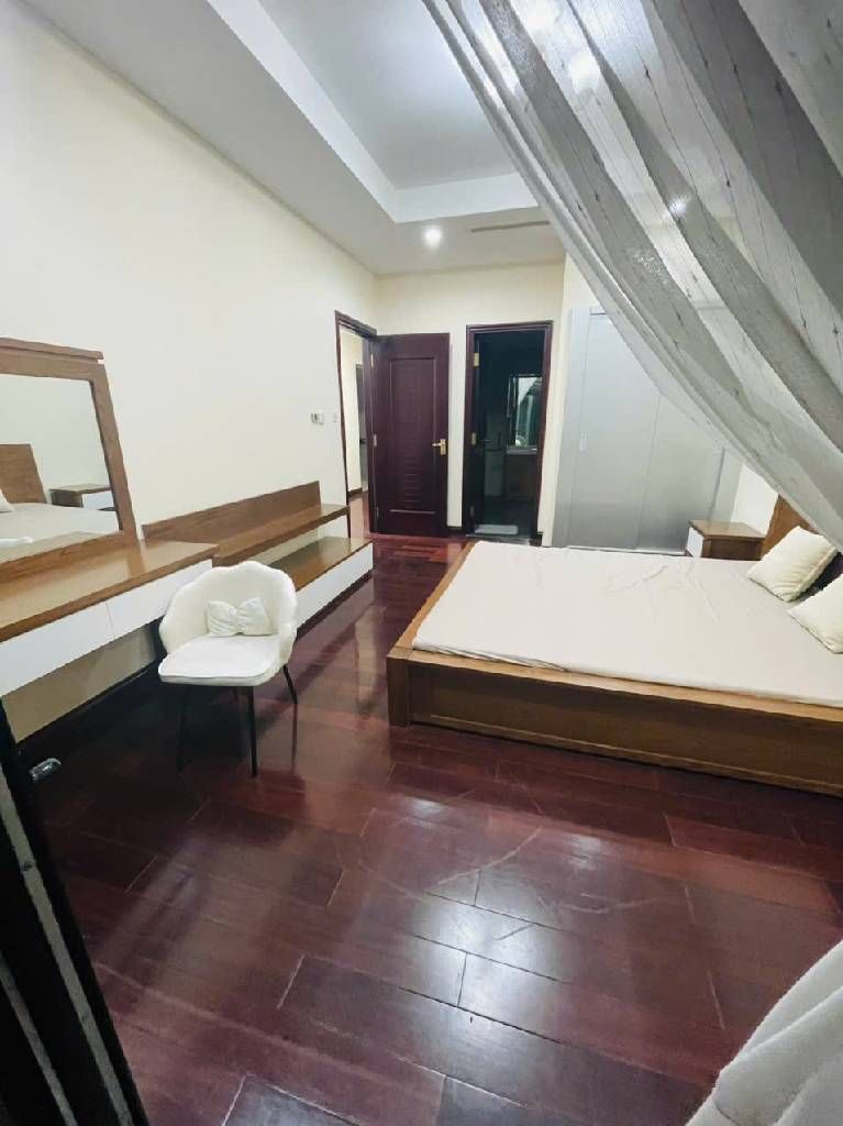 Bán nhà Nguyễn Trãi - diện tích 103,9m2 18 tầng - Căn hộ cao cấp Royal City - giá 13,7 tỷ