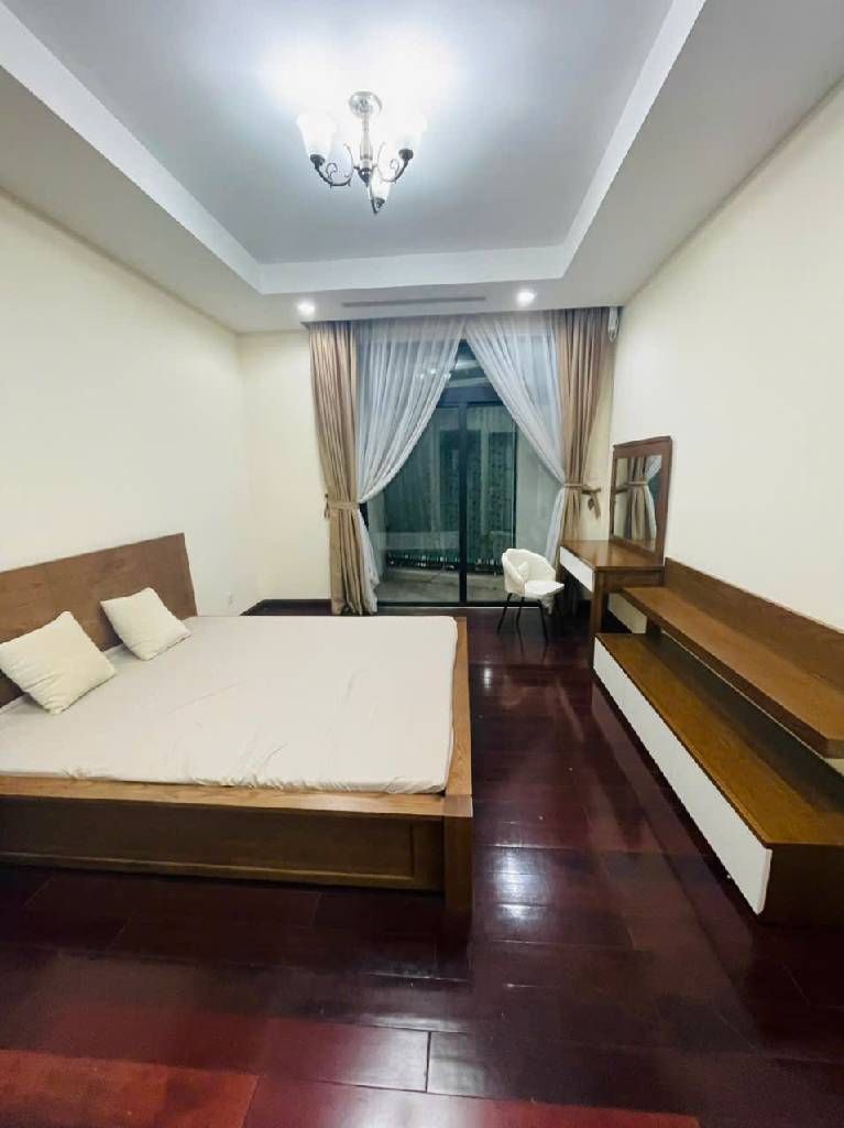 Bán nhà Nguyễn Trãi - diện tích 103,9m2 18 tầng - Căn hộ cao cấp Royal City - giá 13,7 tỷ