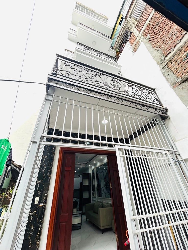 Bán nhà Lĩnh Nam - diện tích 30m2 5 tầng - Nhà mới kính koong, xây độc lập - giá 6,8 tỷ