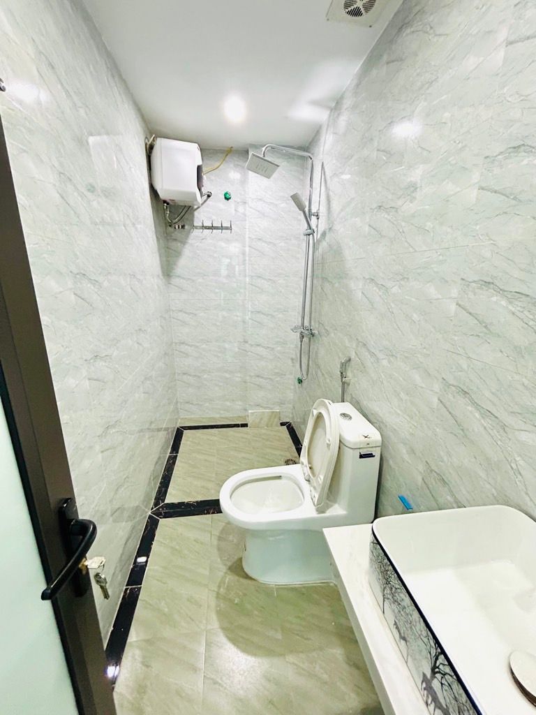 Bán nhà Lĩnh Nam - diện tích 30m2 5 tầng - Nhà mới kính koong, xây độc lập - giá 6,8 tỷ