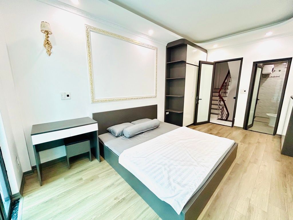 Bán nhà Lĩnh Nam - diện tích 30m2 5 tầng - Nhà mới kính koong, xây độc lập - giá 6,8 tỷ