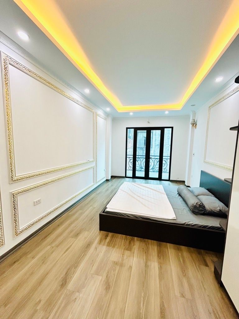 Bán nhà Lĩnh Nam - diện tích 30m2 5 tầng - Nhà mới kính koong, xây độc lập - giá 6,8 tỷ