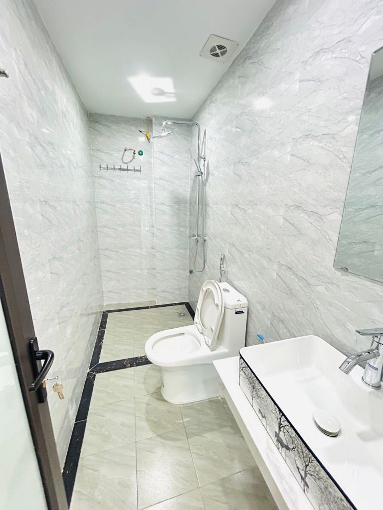 Bán nhà Lĩnh Nam - diện tích 30m2 5 tầng - Nhà mới kính koong, xây độc lập - giá 6,8 tỷ