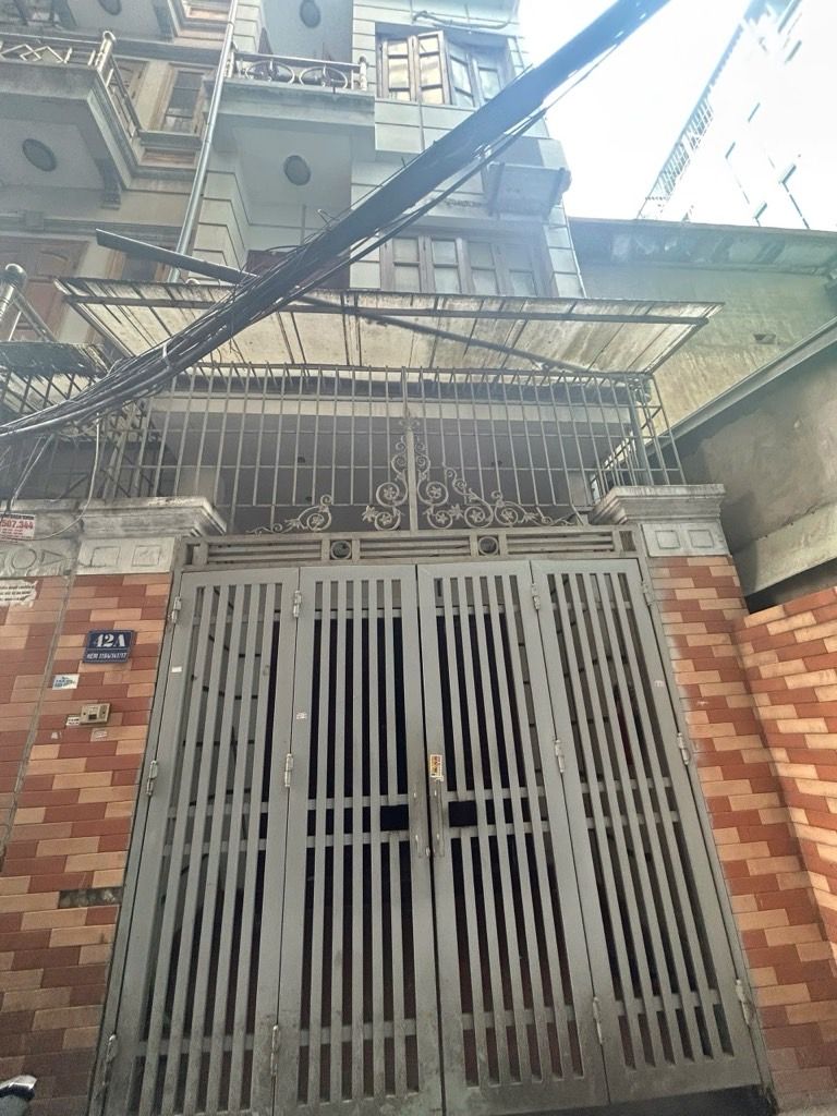 Bán nhà Đường Láng - diện tích 49m2 4 tầng - nhà khung cốt chắc chắn - giá 12 tỷ
