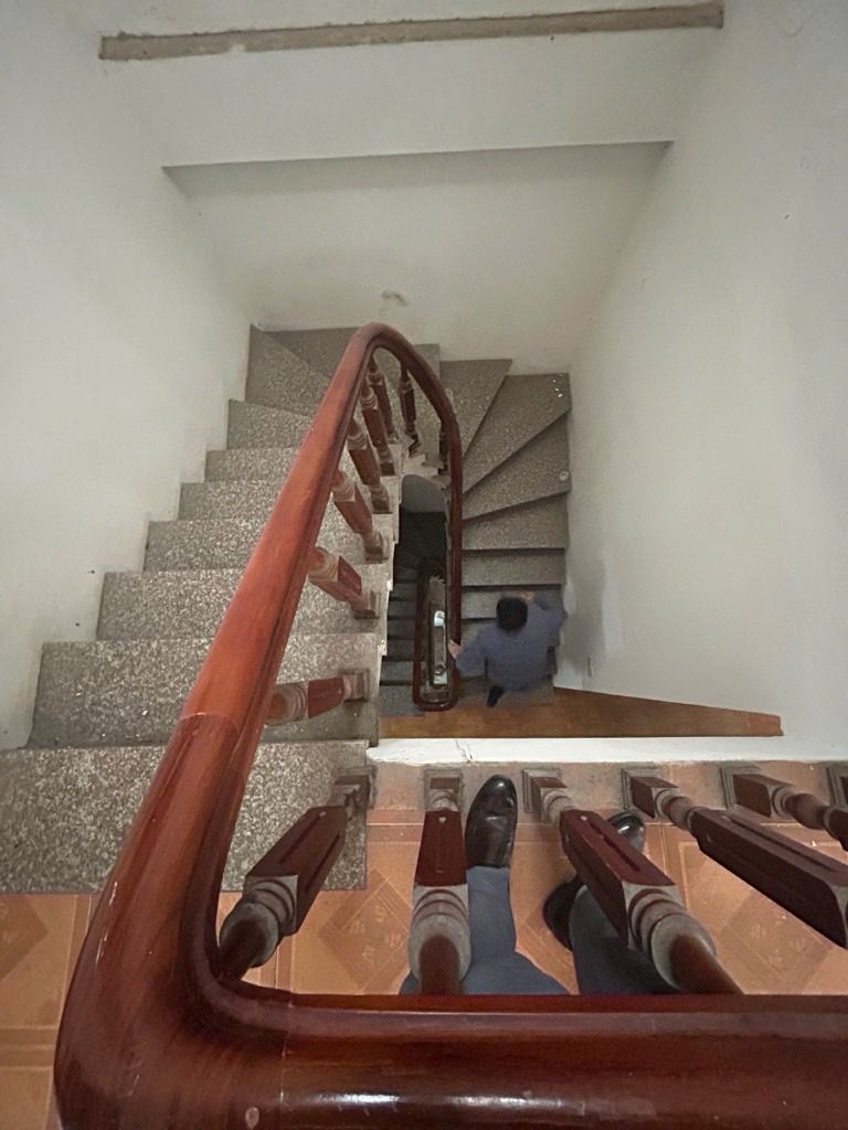 Bán nhà Đường Láng - diện tích 49m2 4 tầng - nhà khung cốt chắc chắn - giá 12 tỷ