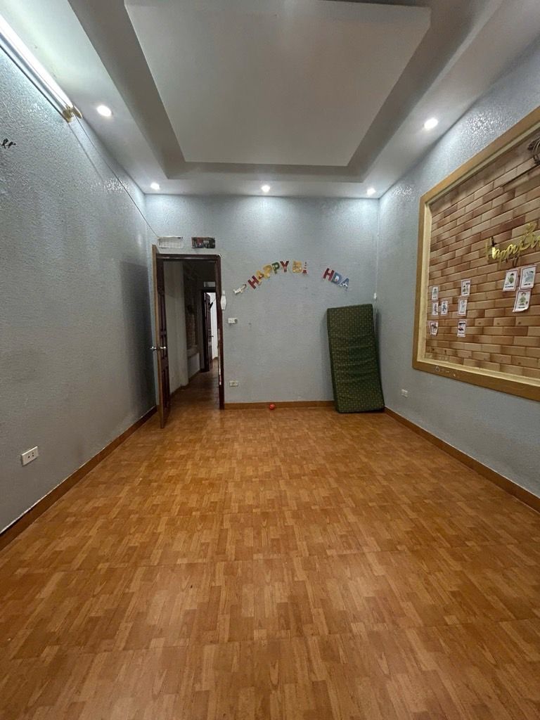 Bán nhà Đường Láng - diện tích 49m2 4 tầng - nhà khung cốt chắc chắn - giá 12 tỷ