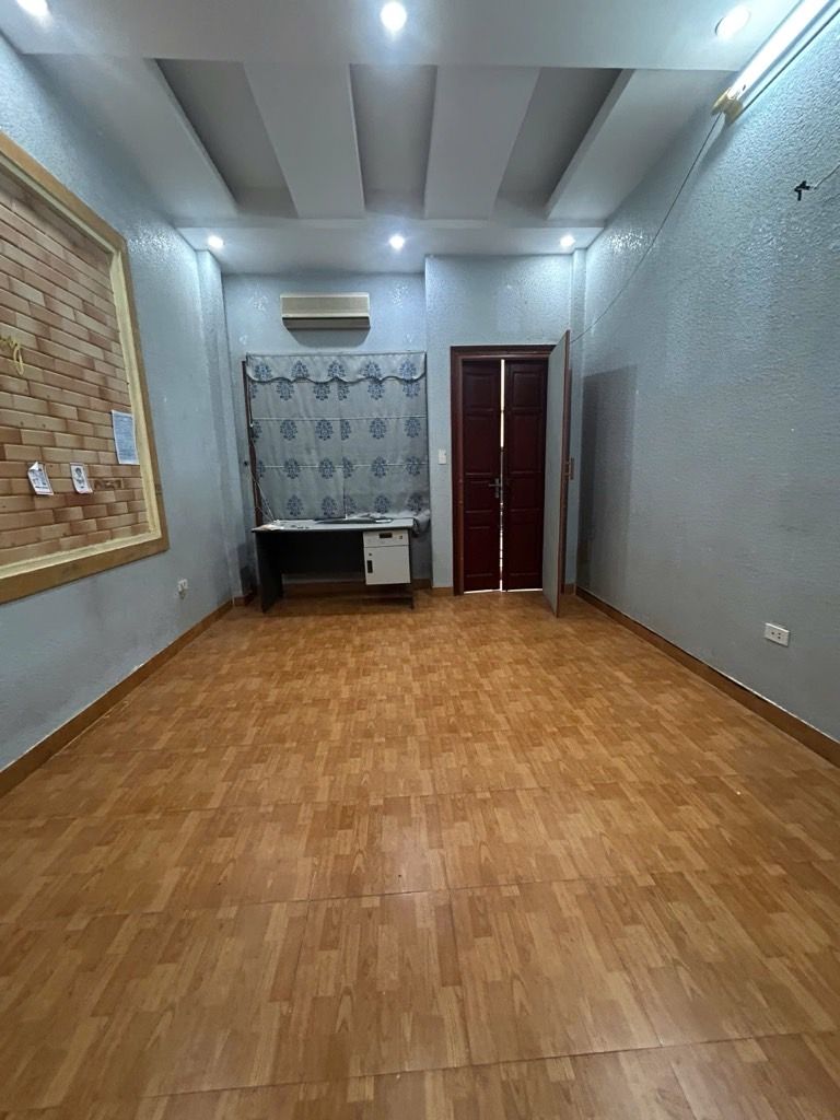 Bán nhà Đường Láng - diện tích 49m2 4 tầng - nhà khung cốt chắc chắn - giá 12 tỷ