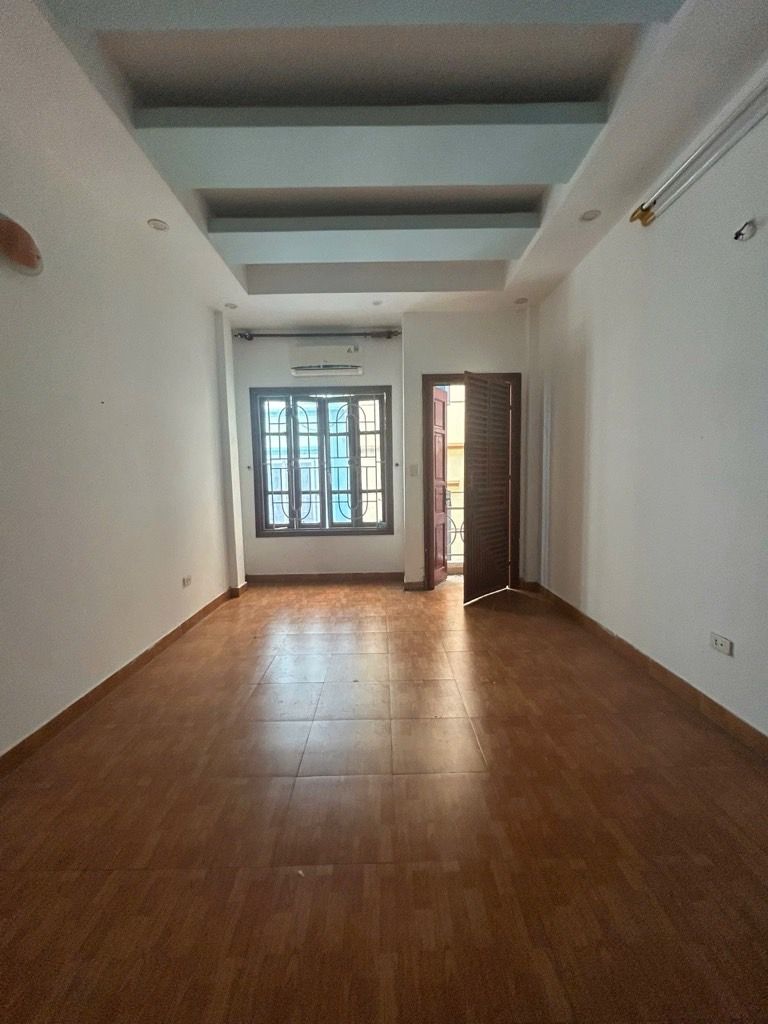 Bán nhà Đường Láng - diện tích 49m2 4 tầng - nhà khung cốt chắc chắn - giá 12 tỷ