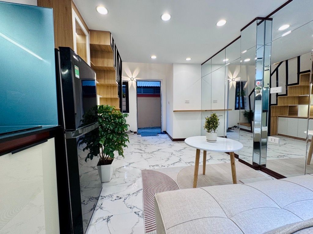 Bán nhà Vũ Hữu - diện tích 20,5m2 4 tầng - Ngõ 2,2m thông kinh doanh - giá 5,5 tỷ