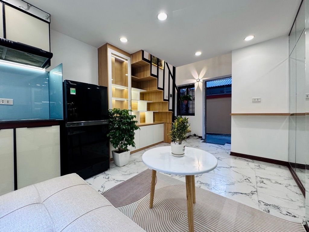 Bán nhà Vũ Hữu - diện tích 20,5m2 4 tầng - Ngõ 2,2m thông kinh doanh - giá 5,5 tỷ