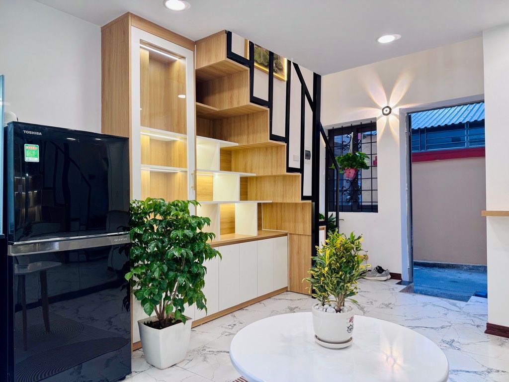 Bán nhà Vũ Hữu - diện tích 20,5m2 4 tầng - Ngõ 2,2m thông kinh doanh - giá 5,5 tỷ