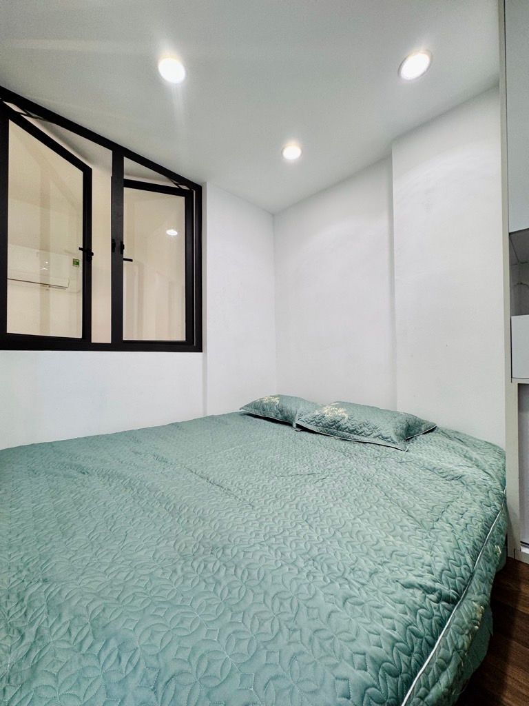 Bán nhà Vũ Hữu - diện tích 20,5m2 4 tầng - Ngõ 2,2m thông kinh doanh - giá 5,5 tỷ