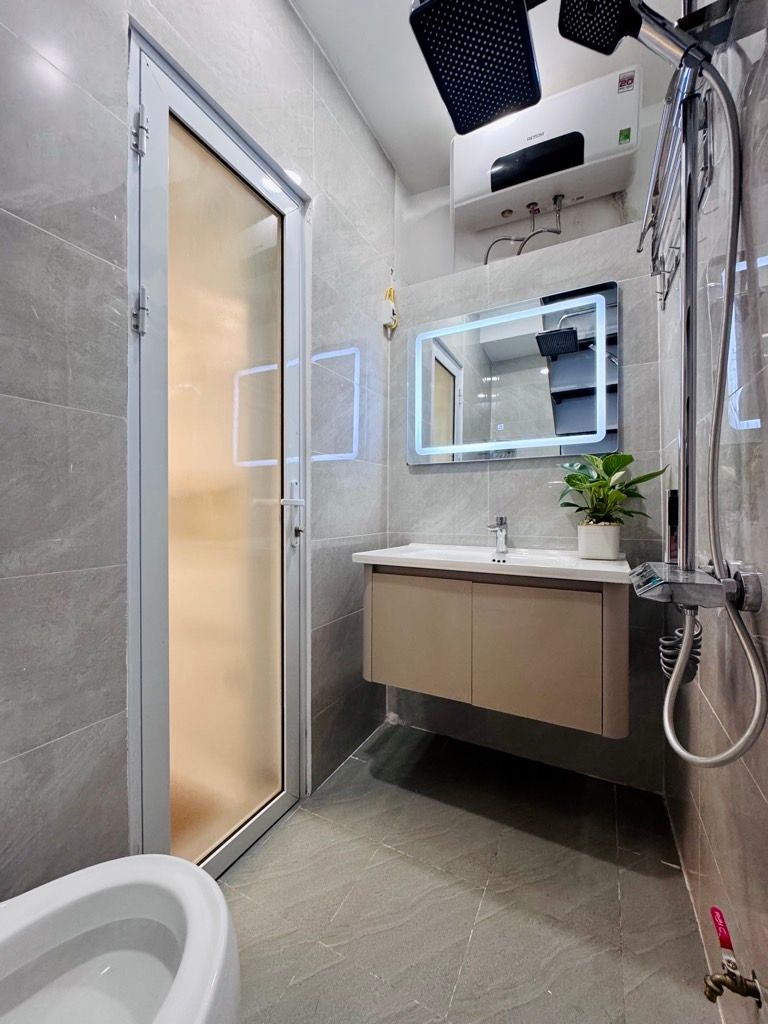 Bán nhà Vũ Hữu - diện tích 20,5m2 4 tầng - Ngõ 2,2m thông kinh doanh - giá 5,5 tỷ