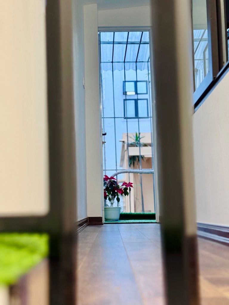 Bán nhà Vũ Hữu - diện tích 20,5m2 4 tầng - Ngõ 2,2m thông kinh doanh - giá 5,5 tỷ