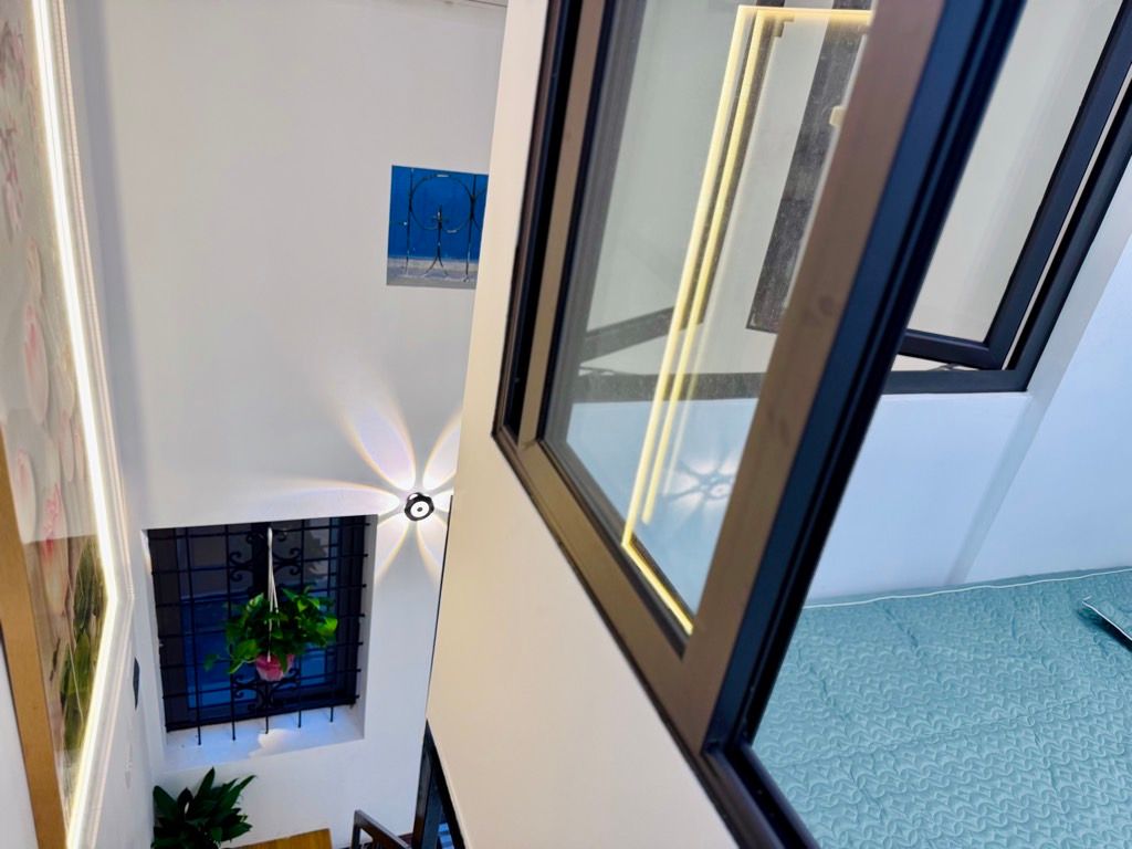 Bán nhà Vũ Hữu - diện tích 20,5m2 4 tầng - Ngõ 2,2m thông kinh doanh - giá 5,5 tỷ