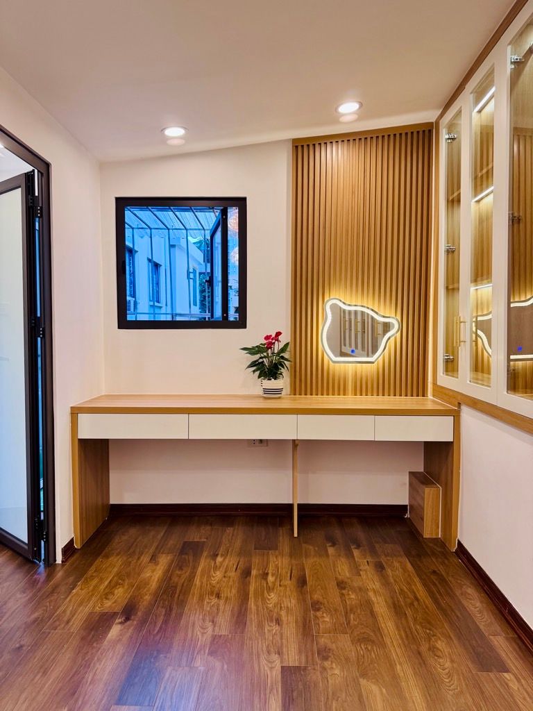 Bán nhà Vũ Hữu - diện tích 20,5m2 4 tầng - Ngõ 2,2m thông kinh doanh - giá 5,5 tỷ