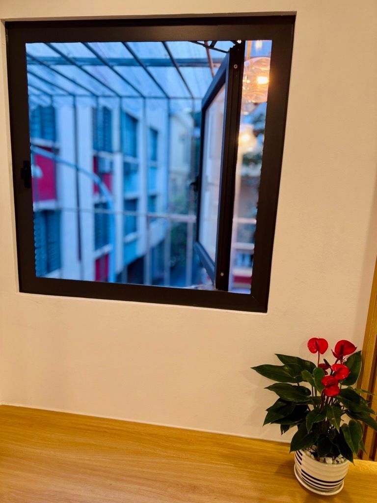 Bán nhà Vũ Hữu - diện tích 20,5m2 4 tầng - Ngõ 2,2m thông kinh doanh - giá 5,5 tỷ