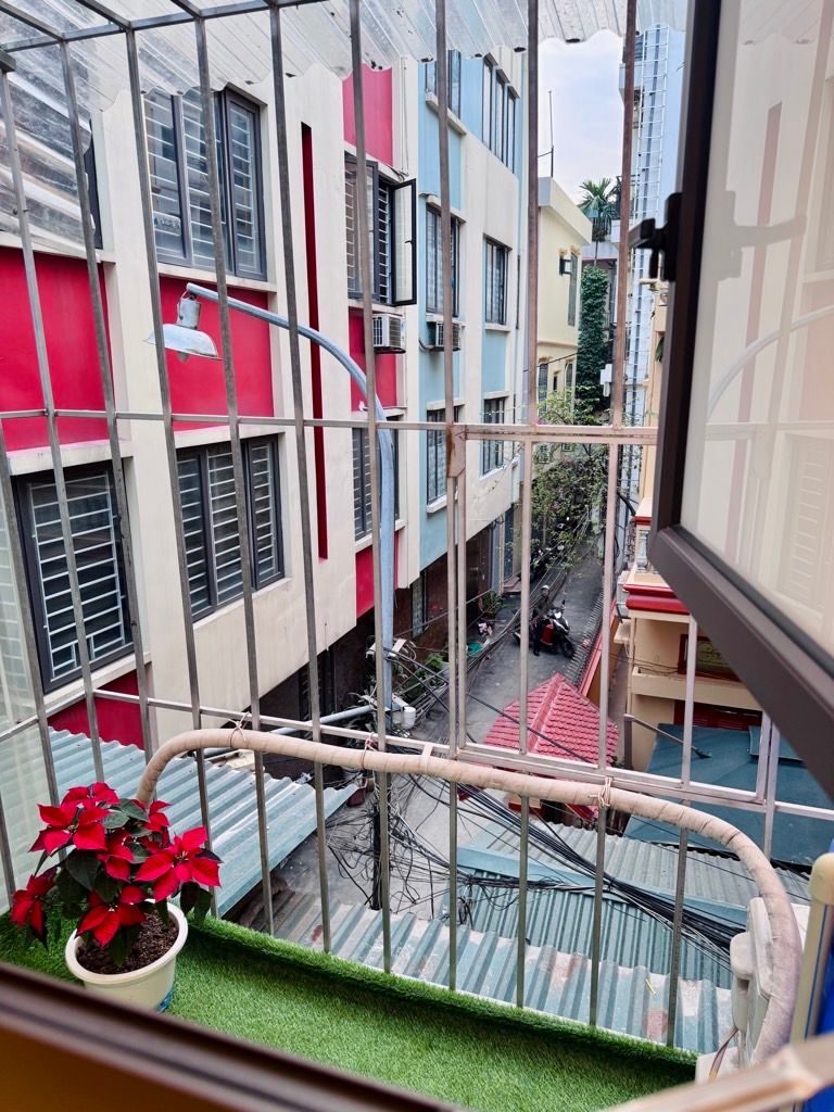 Bán nhà Vũ Hữu - diện tích 20,5m2 4 tầng - Ngõ 2,2m thông kinh doanh - giá 5,5 tỷ