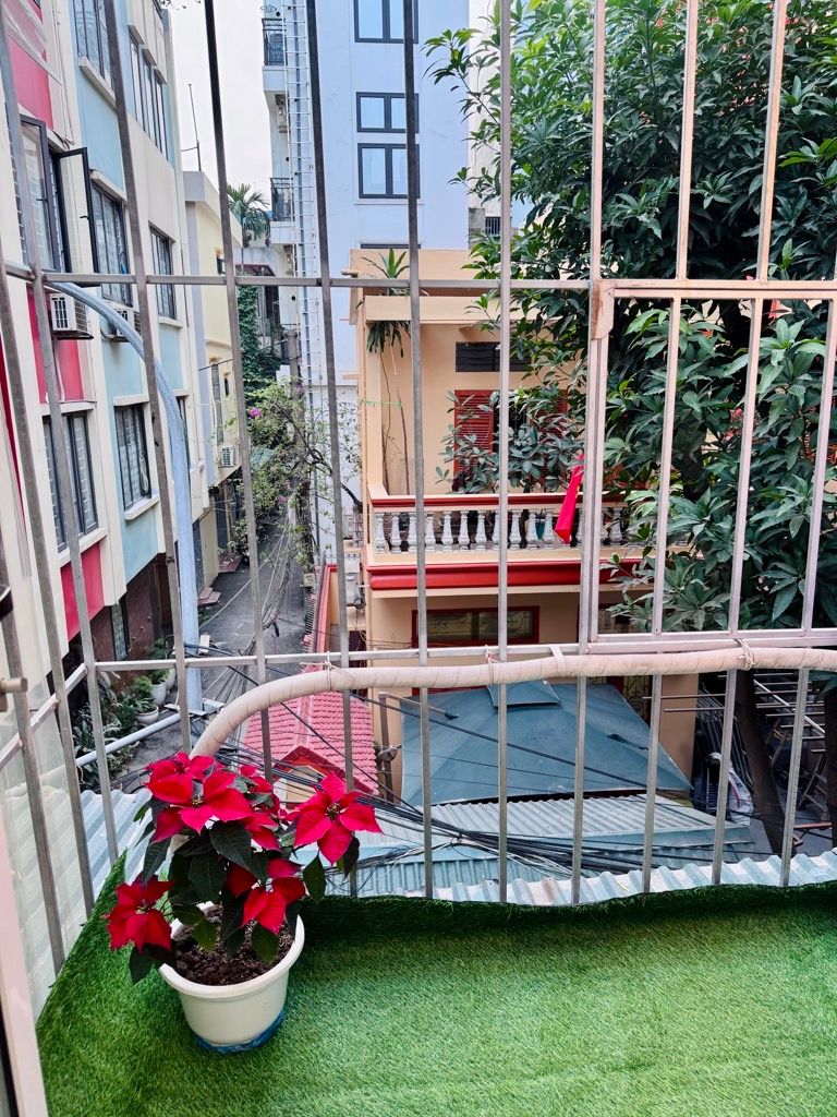 Bán nhà Vũ Hữu - diện tích 20,5m2 4 tầng - Ngõ 2,2m thông kinh doanh - giá 5,5 tỷ