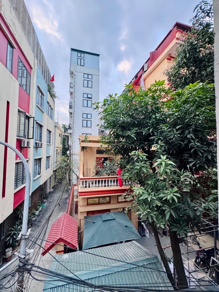 Bán nhà Vũ Hữu - diện tích 20,5m2 4 tầng - Ngõ 2,2m thông kinh doanh - giá 5,5 tỷ