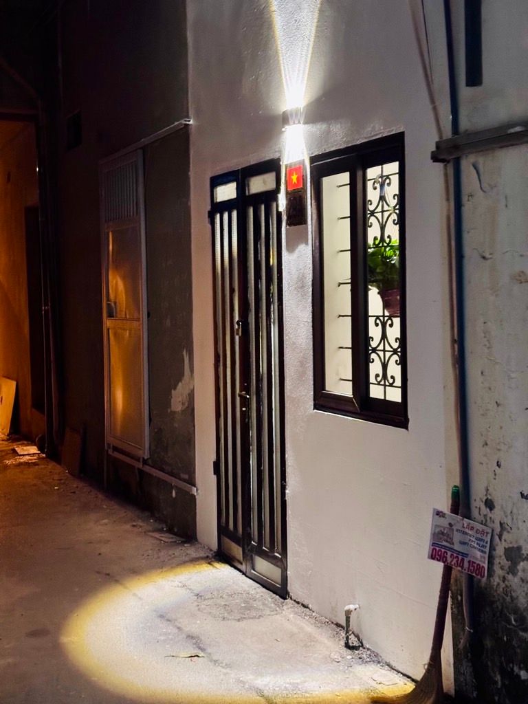 Bán nhà Vũ Hữu - diện tích 20,5m2 4 tầng - Ngõ 2,2m thông kinh doanh - giá 5,5 tỷ