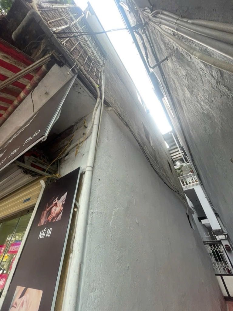 Bán nhà Vân Đồn - diện tích 31m2 3 tầng - Mặt phố - giá 14,5 tỷ