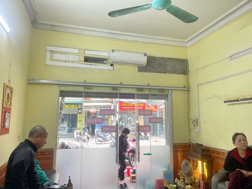 Bán nhà Vân Đồn - diện tích 31m2 3 tầng - Mặt phố - giá 14,5 tỷ