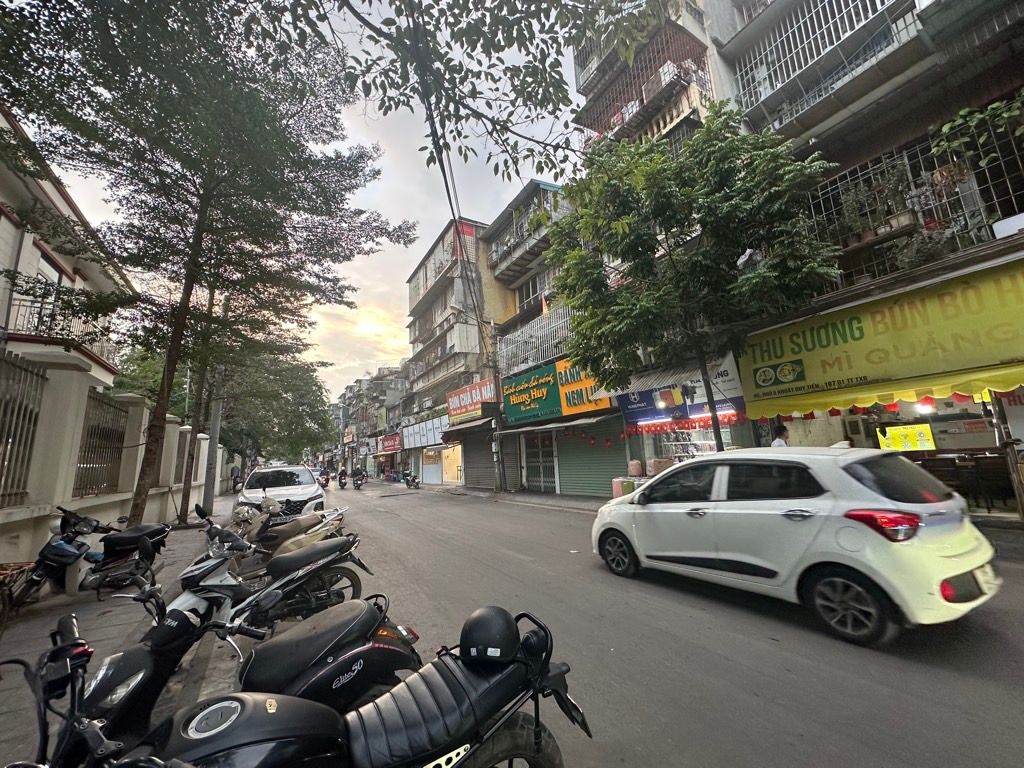 Bán nhà Khuất Duy Tiến - diện tích 88m2 1 tầng - Kinh doanh đỉnh cao - giá 8,8 tỷ