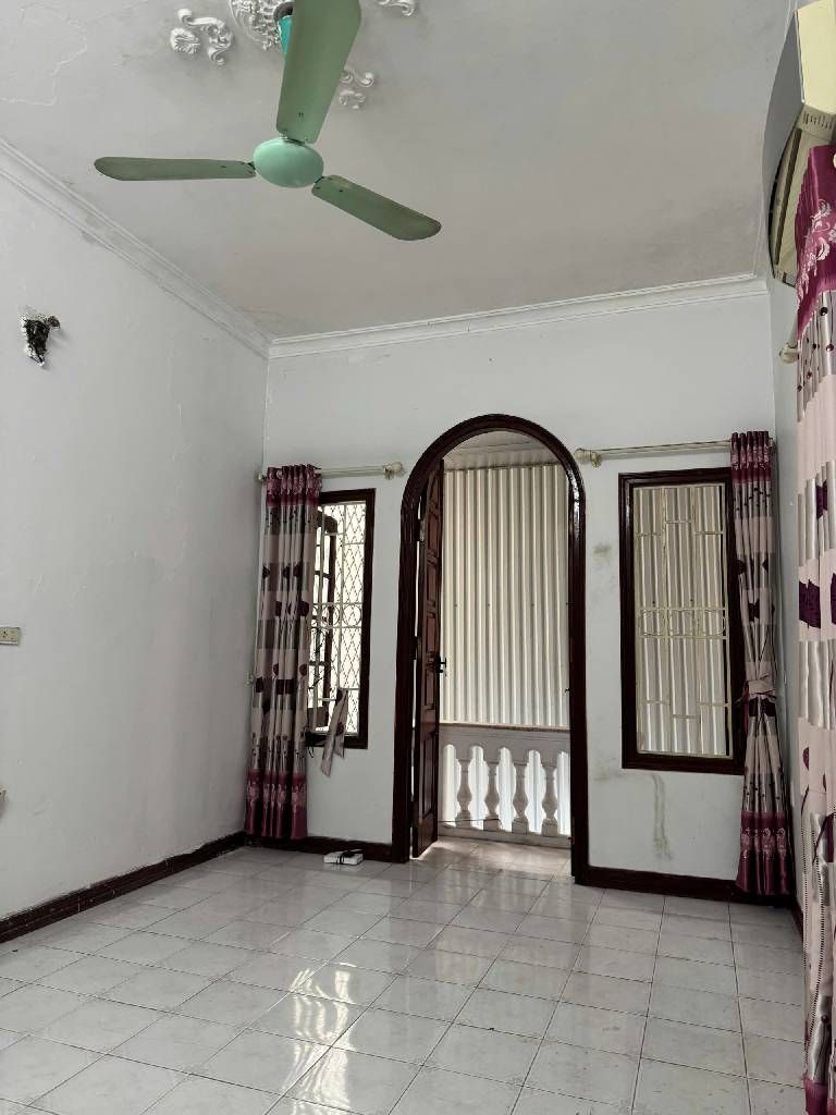 Bán nhà Yên Lạc - diện tích 58.7m2 3 tầng - Kinh doanh online - giá 12,6 tỷ