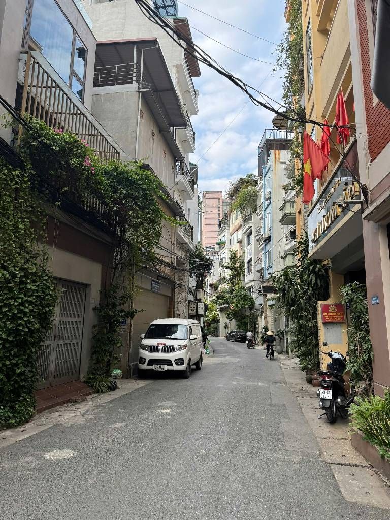 Bán nhà Yên Lạc - diện tích 58.7m2 3 tầng - Kinh doanh online - giá 12,6 tỷ