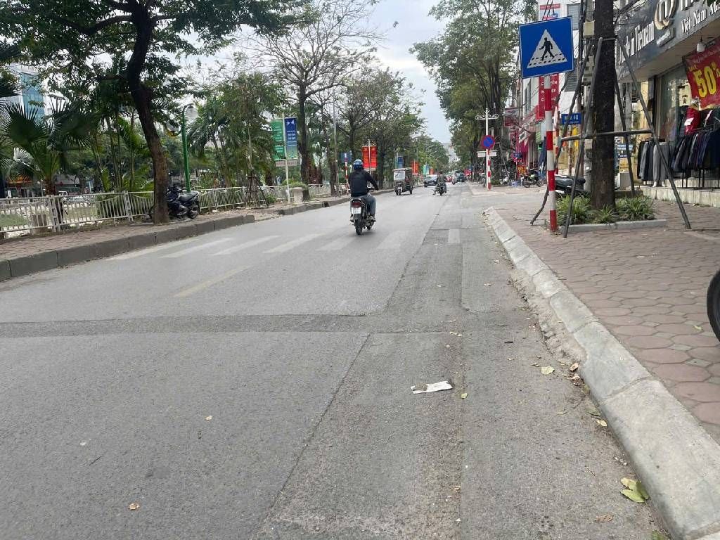 Bán nhà Kim Giang - diện tích 39,2m2 2 tầng - Mặt phố kinh doanh sầm uất - giá 22,3 tỷ