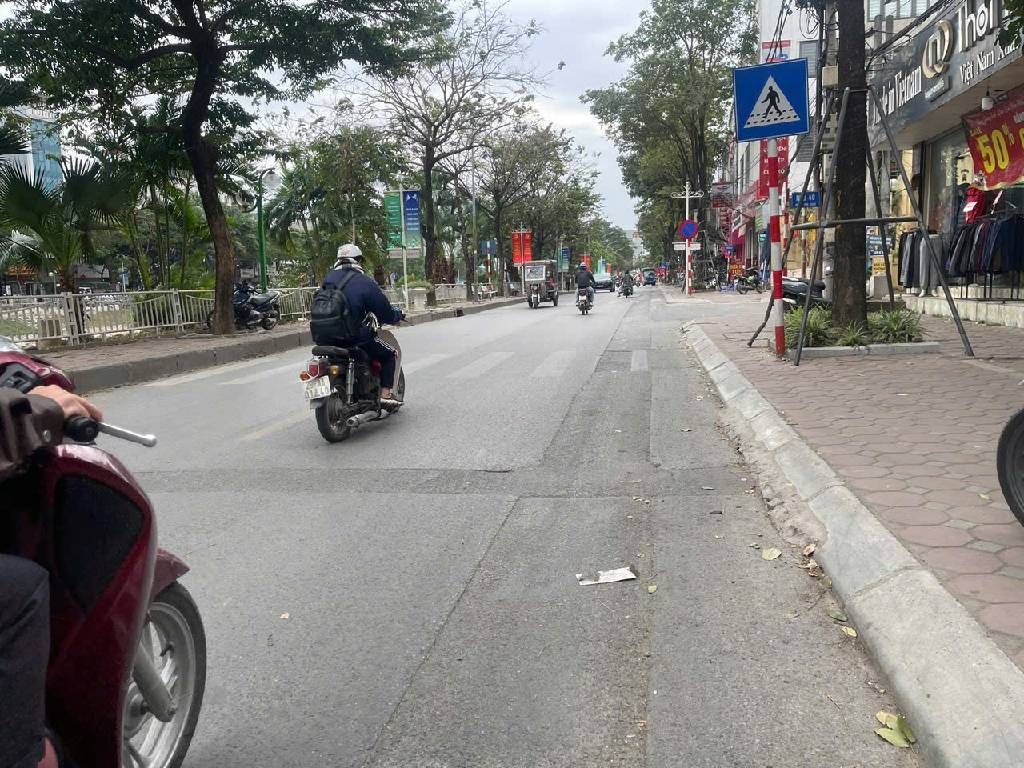 Bán nhà Kim Giang - diện tích 39,2m2 2 tầng - Mặt phố kinh doanh sầm uất - giá 22,3 tỷ