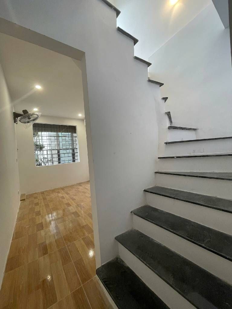 Bán nhà Định Công - diện tích 19m2 3 tầng - Nhà đẹp hiếm có - giá 1,9 tỷ