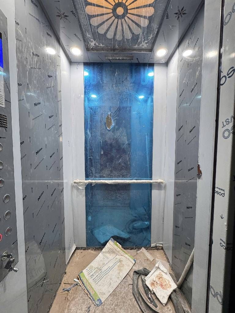 Bán nhà Lĩnh Nam - diện tích 53m2 6 tầng - Ô TÔ ĐỖ GẦN - giá 12,6 tỷ