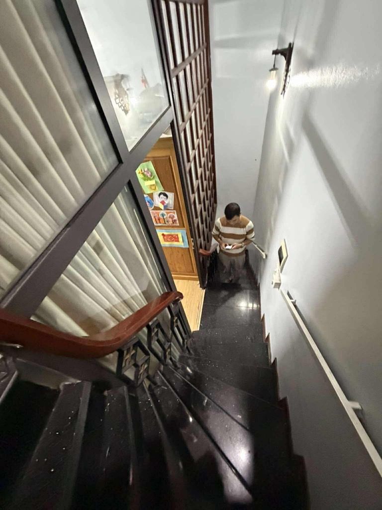 Bán nhà Ngõ Quỳnh - diện tích 9,5m2 4 tầng - ô tô đỗ cửa - giá 3,8 tỷ